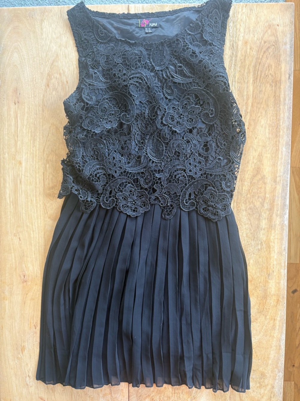 Yumi Black Lace & Pleated Skirt Cocktail Dress sz 6/8